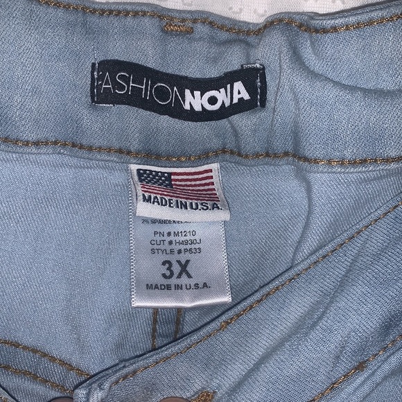 FASHION NOVA LIGHT WASH JEANS - Picture 4 of 4